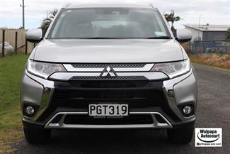 2022 Mitsubishi Outlander - Thumbnail