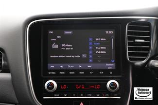 2022 Mitsubishi Outlander - Thumbnail