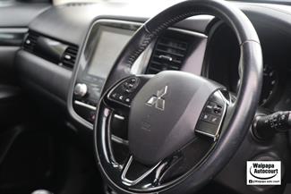2022 Mitsubishi Outlander - Thumbnail