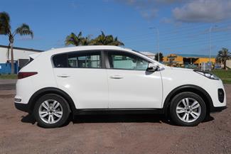 2017 Kia Sportage - Thumbnail