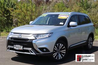 2022 Mitsubishi Outlander - Thumbnail
