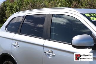 2022 Mitsubishi Outlander - Thumbnail