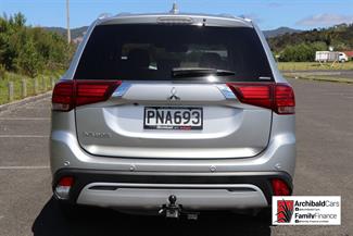 2022 Mitsubishi Outlander - Thumbnail