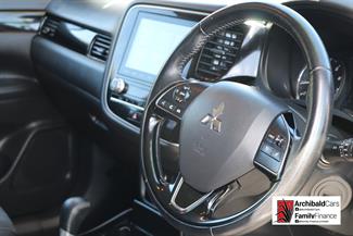 2022 Mitsubishi Outlander - Thumbnail