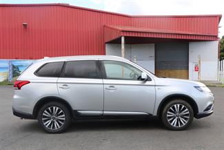 2019 Mitsubishi Outlander - Thumbnail