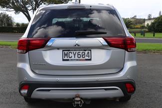 2019 Mitsubishi Outlander - Thumbnail