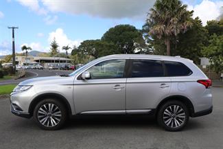 2019 Mitsubishi Outlander - Thumbnail
