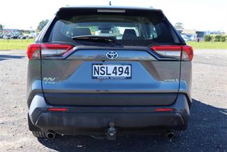 2021 Toyota RAV4 - Thumbnail