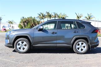 2021 Toyota RAV4 - Thumbnail