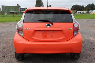 2014 Toyota Aqua - Thumbnail