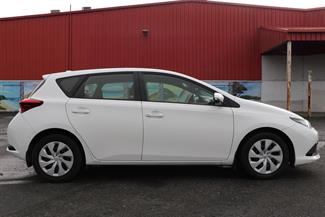 2016 Toyota Corolla - Thumbnail