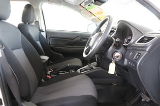 2022 Mitsubishi Triton - Thumbnail