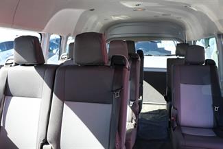 2022 Toyota Hiace - Thumbnail