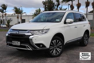 2021 Mitsubishi Outlander - Thumbnail