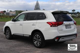 2021 Mitsubishi Outlander - Thumbnail