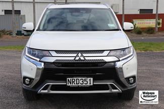 2021 Mitsubishi Outlander - Thumbnail