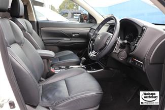 2021 Mitsubishi Outlander - Thumbnail