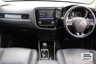 2021 Mitsubishi Outlander - Thumbnail