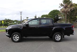 2022 Mitsubishi Triton - Thumbnail