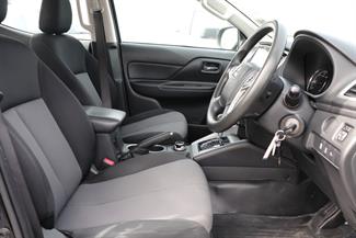 2022 Mitsubishi Triton - Thumbnail