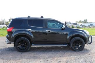 2020 Isuzu MU-X - Thumbnail