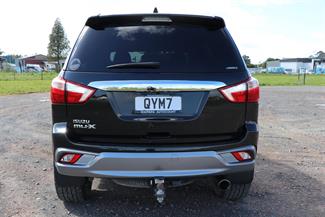 2020 Isuzu MU-X - Thumbnail