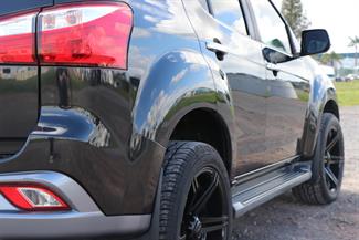2020 Isuzu MU-X - Thumbnail