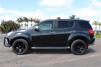 2020 Isuzu MU-X - Thumbnail