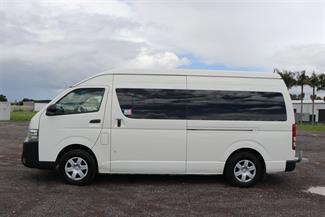 2015 Toyota Hiace - Thumbnail