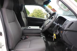 2015 Toyota Hiace - Thumbnail