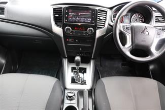 2022 Mitsubishi Triton - Thumbnail