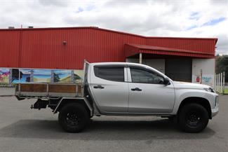 2022 Mitsubishi Triton - Thumbnail