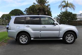 2015 Mitsubishi Pajero - Thumbnail