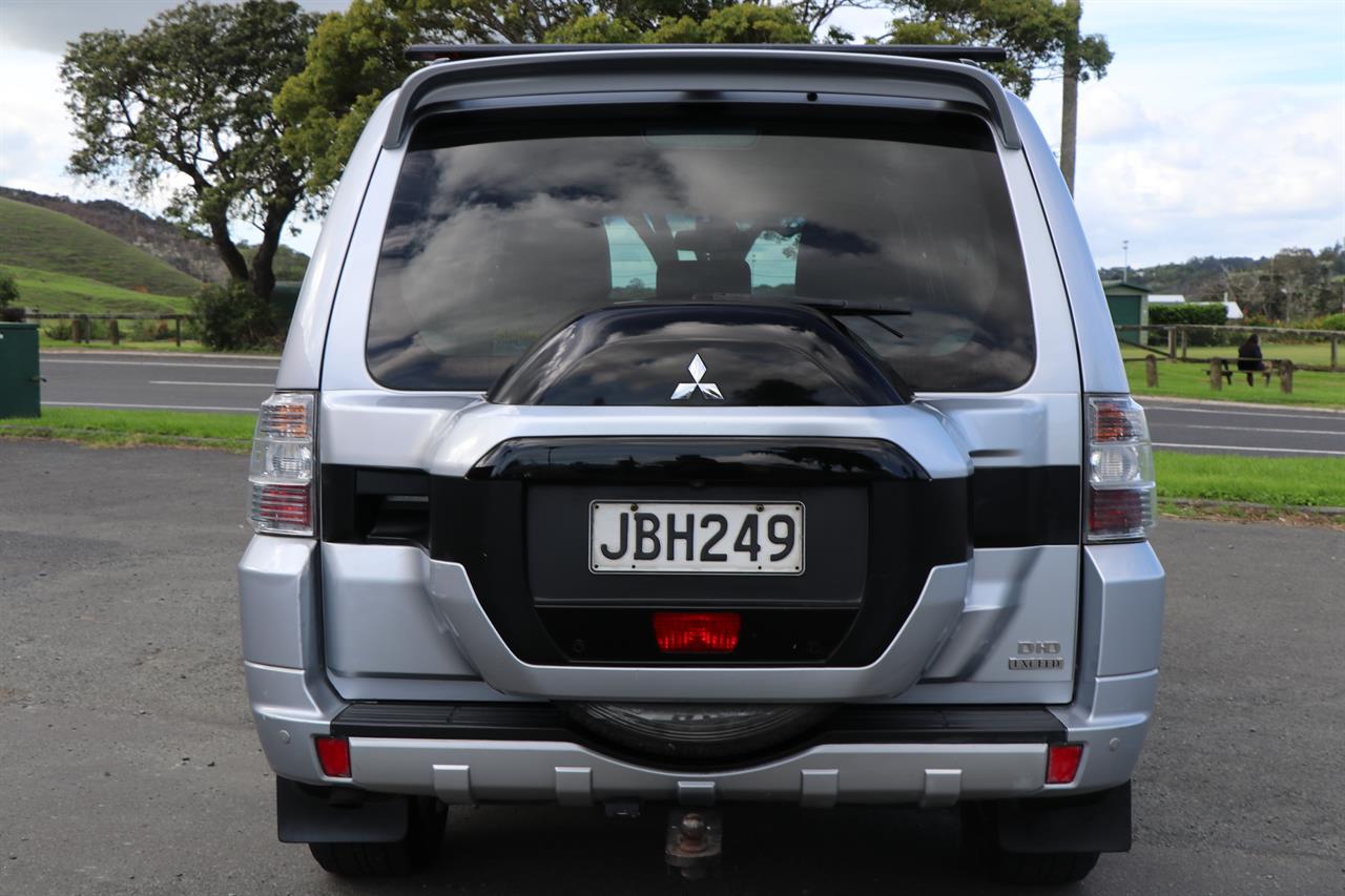 2015 Mitsubishi Pajero
