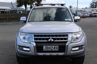 2015 Mitsubishi Pajero - Thumbnail