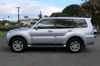 2015 Mitsubishi Pajero - Thumbnail
