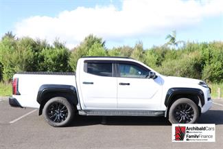2024 Mitsubishi Triton - Thumbnail