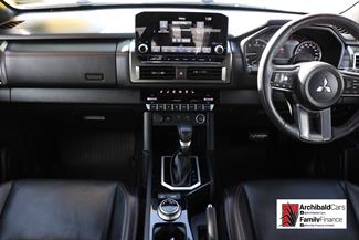 2024 Mitsubishi Triton - Thumbnail