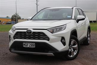 2019 Toyota RAV4 - Thumbnail