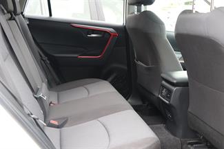 2019 Toyota RAV4 - Thumbnail