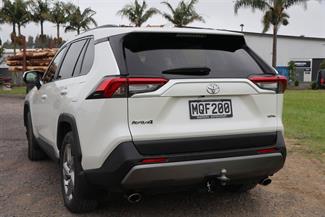 2019 Toyota RAV4 - Thumbnail