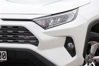 2019 Toyota RAV4 - Thumbnail
