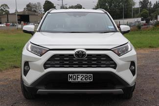2019 Toyota RAV4 - Thumbnail