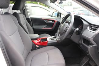 2019 Toyota RAV4 - Thumbnail