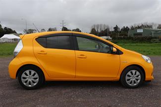 2014 Toyota Aqua - Thumbnail