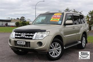 2014 Mitsubishi Pajero - Thumbnail