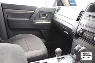 2014 Mitsubishi Pajero - Thumbnail