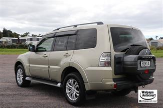 2014 Mitsubishi Pajero - Thumbnail