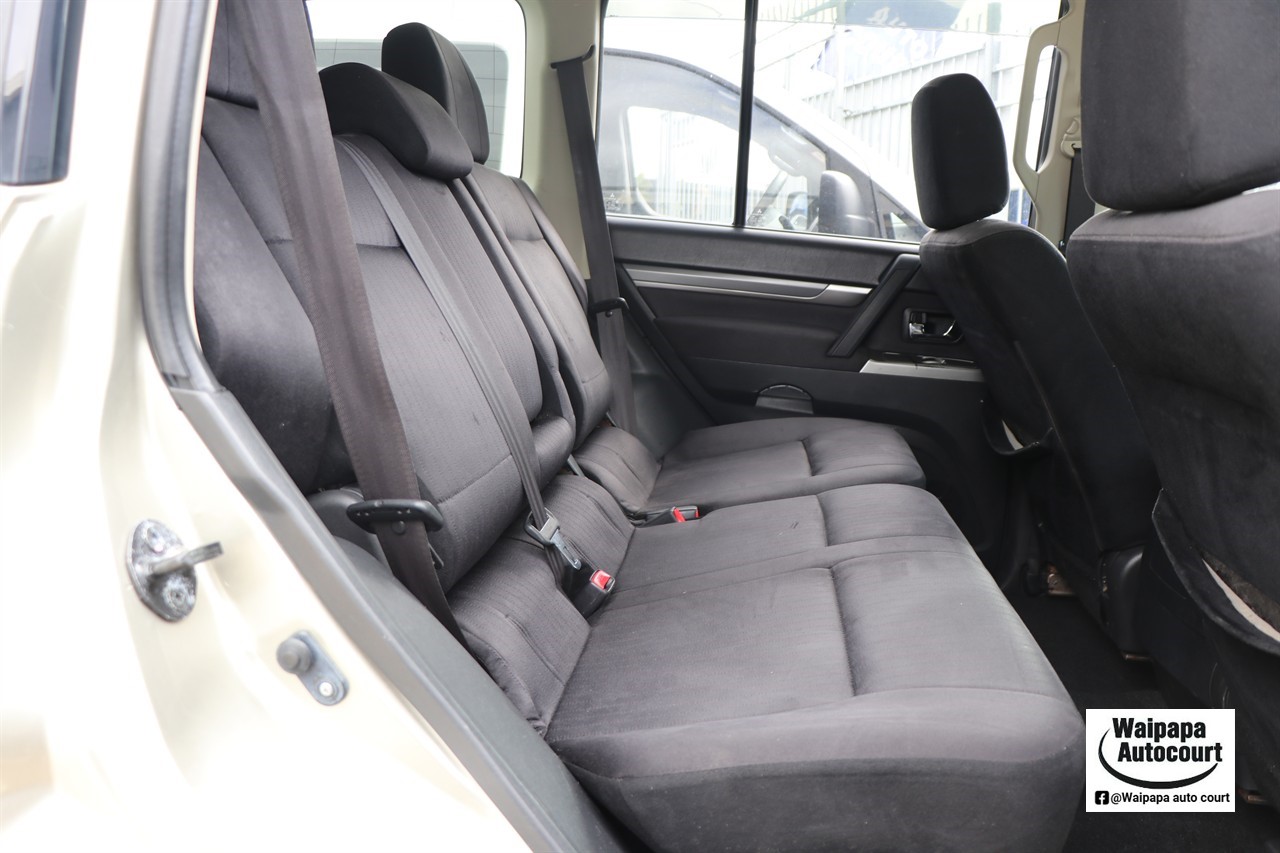 2014 Mitsubishi Pajero