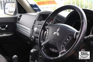 2014 Mitsubishi Pajero - Thumbnail